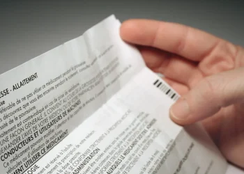 Adieu papier, bonjour numérique : les notices de médicaments bientôt sur votre smartphone ?