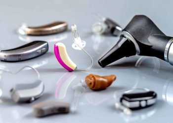 Vie longue à vos oreilles : comment les prothèses auditives pourraient vous faire gagner des années