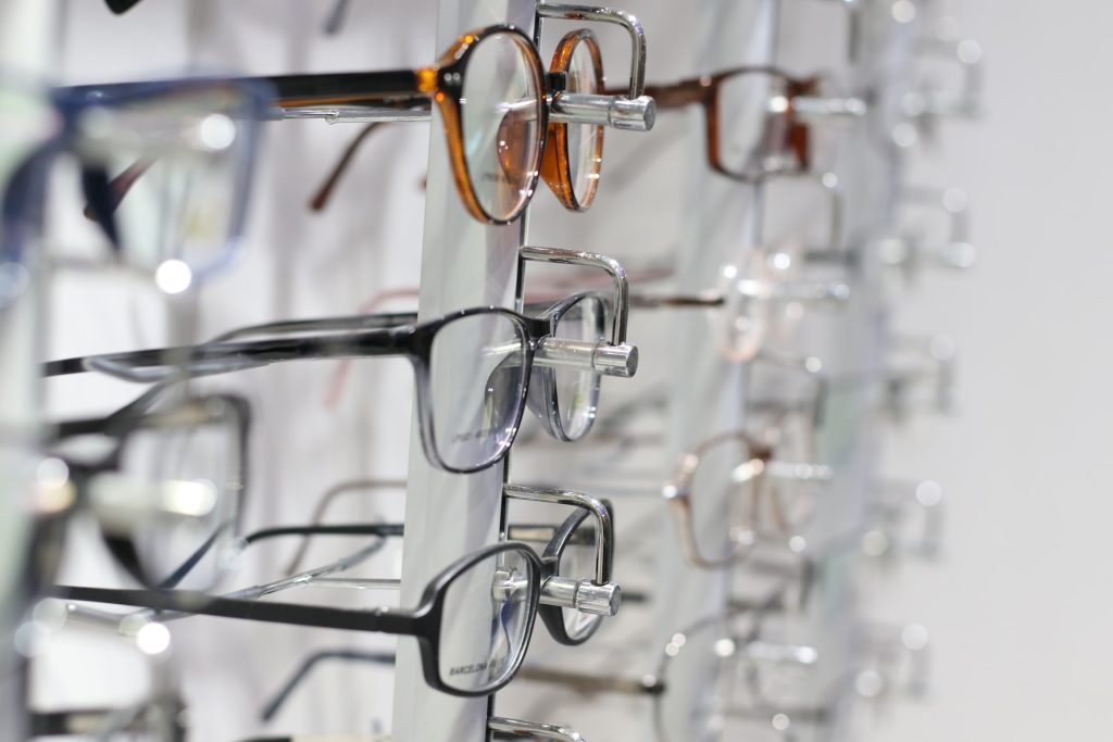 découvrez nos offres de mutuelle optique adaptées à vos besoins. protégez votre vue avec des remboursements optimisés sur vos lunettes et lentilles, tout en bénéficiant d'un service client à l'écoute.