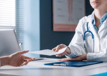 découvrez les meilleures options de complémentaire santé en auvergne-rhône-alpes. protégez votre santé et celle de vos proches avec des solutions adaptées à vos besoins et à votre budget. comparer les offres et choisissez la mutuelle qui vous convient le mieux.