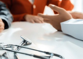 découvrez l'essentiel sur la complémentaire santé obligatoire et la prévoyance pour mieux protéger votre santé et sécuriser votre avenir.