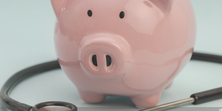 découvrez comment les seniors et les mutuelles font face à la hausse des cotisations retraite et explorez des solutions pour gérer ce coût croissant.