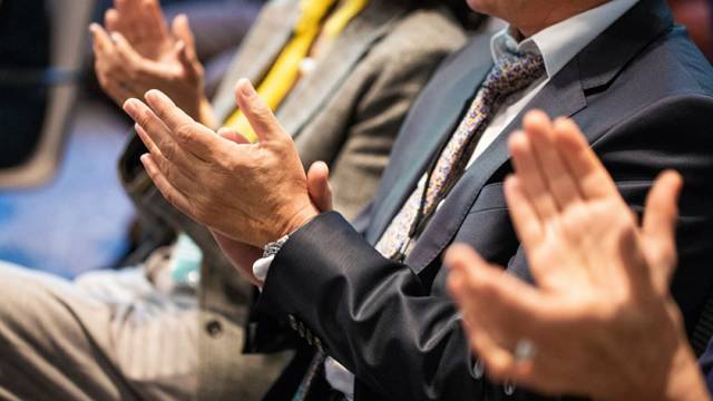 découvrez l'engagement d'aésio mutuelle à travers une interview exclusive de sandrine avon, qui partage la vision et les actions de la mutuelle pour ses adhérents.