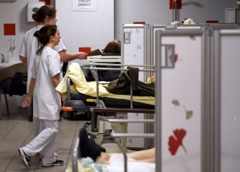 découvrez les causes et conséquences de la hausse alarmante des prescriptions d’antibiotiques, un enjeu majeur pour la santé publique et la lutte contre la résistance bactérienne.