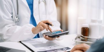 le projet de loi de financement de la sécurité sociale 2026 : les députés rejettent la surtaxe sur les mutuelles, une décision qui impacte la couverture santé complémentaire.