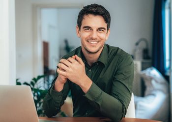 découvrez comment réduire le coût de votre mutuelle en tant que travailleur indépendant grâce à des astuces et conseils personnalisés.