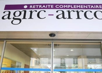 les députés rejettent l'augmentation des cotisations retraite afin de préserver le pouvoir d'achat des français, suscitant un débat intense sur l'avenir du système de retraite.