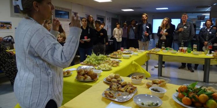 le secours populaire offre des lunettes gratuites aux habitants de val-de-reuil, facilitant ainsi l'accès aux soins visuels pour tous.