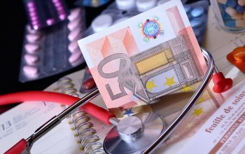 découvrez les mesures clés de la stabilisation des tarifs des complémentaires santé pour l'année 2026 et comment elles impactent votre budget santé.