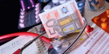 découvrez les mesures clés de la stabilisation des tarifs des complémentaires santé pour l'année 2026 et comment elles impactent votre budget santé.