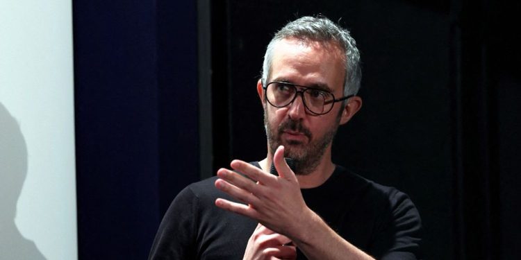 découvrez comment ajuster votre complémentaire santé après 65 ans pour bénéficier d'une couverture adaptée à vos besoins spécifiques à cette étape de la vie.