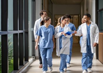 Santé fragilisée : les professionnels des hôpitaux et Ehpad face à des défis majeurs