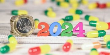 découvrez pourquoi la mutuelle santé connaît une hausse en 2026 malgré le gel des tarifs et comment cela impacte vos remboursements et votre budget.